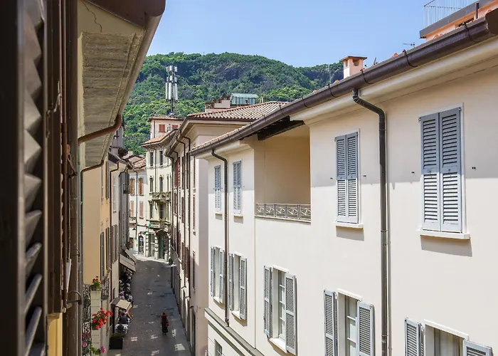 Tra Le Mura Di *